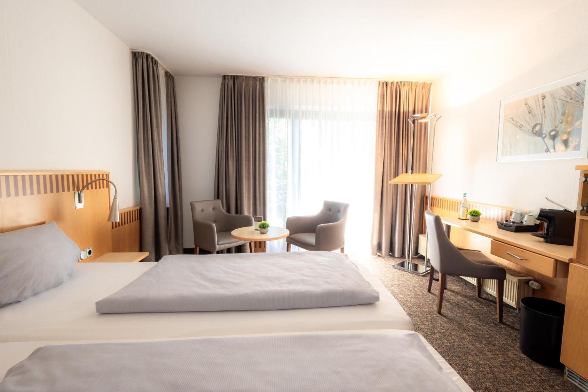 Parkhotel ニュームブレヒト エクステリア 写真